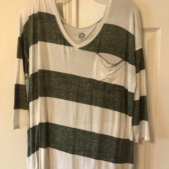 Women’s top - Picture 1 of 2